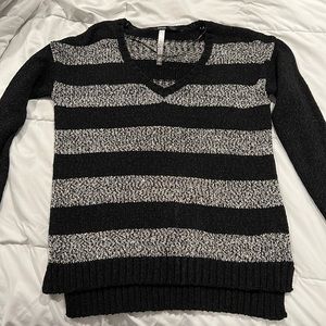 Black and white Kensie sweater